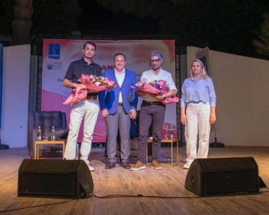 Kuşadası'nda Anayasa değişikliğinin ülkeye getireceği olumlu ve olumsuz yanlar konuşuldu