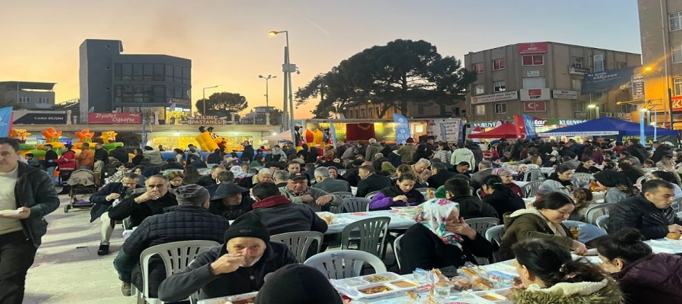 BAŞKAN ÇERÇİOĞLU HER GÜN BİNLERCE VATANDAŞI İFTAR SOFRALARINDA BULUŞTURMAYA DEVAM EDİYOR