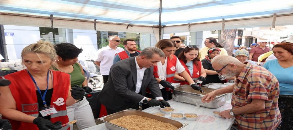 Başkan Yetişkin, Muharrem ayı dolayısıyla düzenlenen aşure hayrında vatandaşlarla buluştu