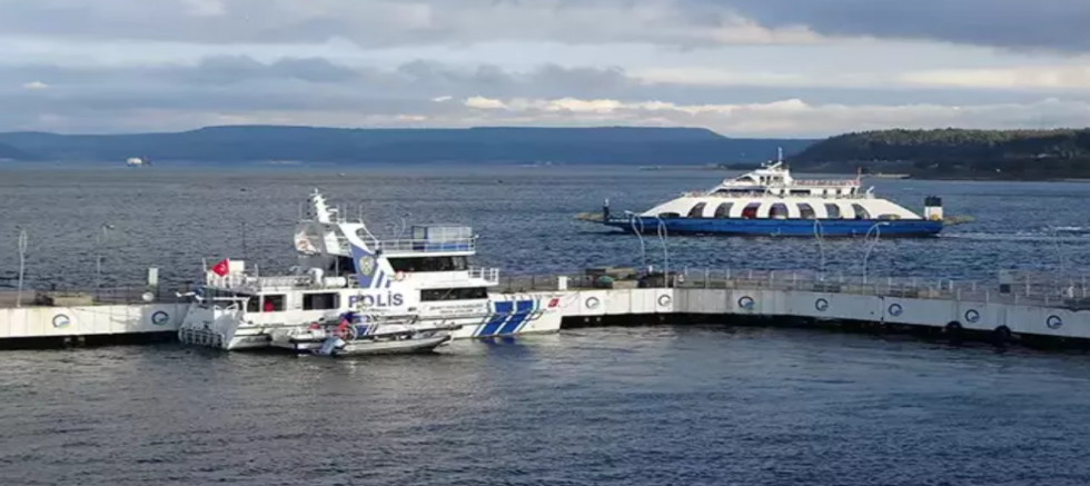 Bozcaada ve Gökçeada'da feribot seferlerine 'fırtına' engeli