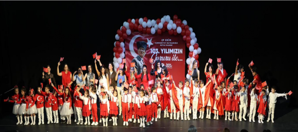 DİDİM BELEDİYESİNDEN MİNİKLERLE CUMHURİYET BAYRAMI KUTLAMASI  DİGEM’DE CUMHURİYET COŞKUSU MİNİK KALPLERDE YAŞANDI