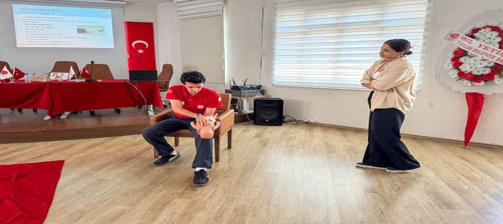 Efeler belediye personeline yönelik ilk yardım eğitimleri başlatıldı.