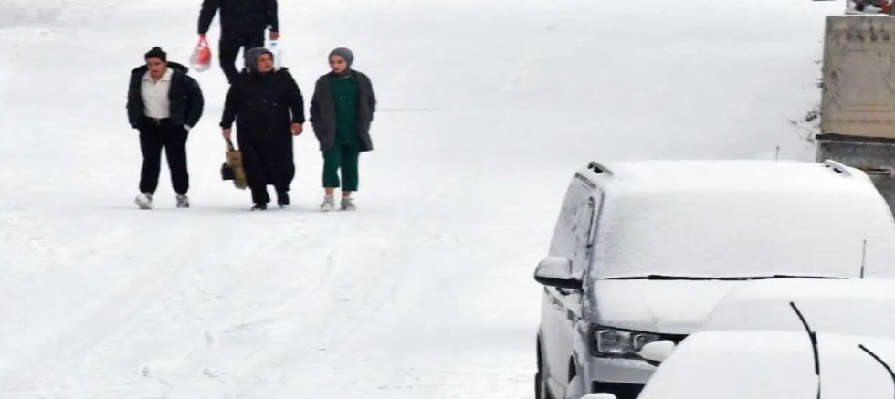 Kars'ta kar nedeniyle 41 köy yolu ulaşıma kapandı