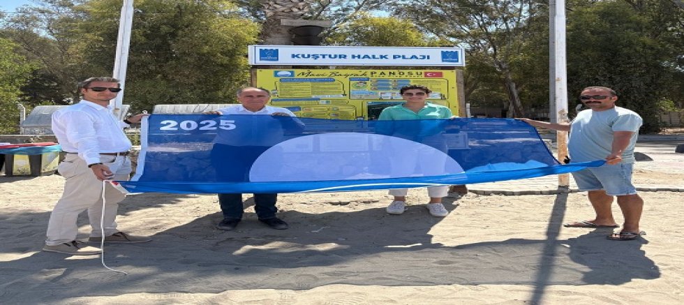 Kuşadası’nın 25 plaj ve bir marinasını Mavi Bayraklar süslemeye başladı