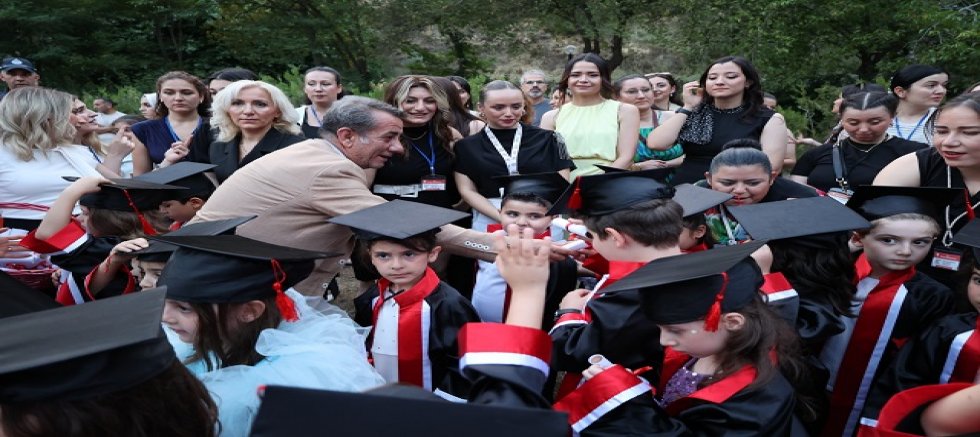 Minikler, mezuniyet heyecanını Pınarbaşı Mesire Alanı’nda düzenlenen coşkulu bir törenle yaşadı