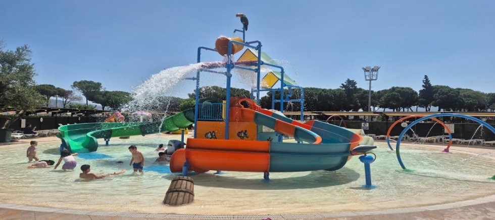 Tekstil Park içerisindeki aquapark, hizmetlerini sürdürüyor