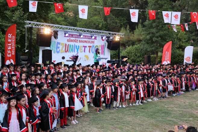 Minikler, mezuniyet heyecanını Pınarbaşı Mesire Alanı’nda düzenlenen coşkulu bir törenle yaşadı