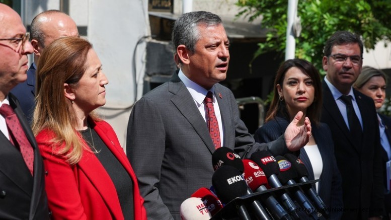 Özgür Özel Asgari Ücret için DİSK ve TİSK’i ziyaret etti