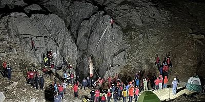 ABD'li dağcı mahsur kaldığı mağaradan 9. günde kurtarıldı