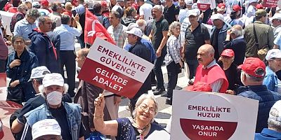 ANKARA'DA BÜYÜK EMEKLİ MİTİNGİ YAPILDI