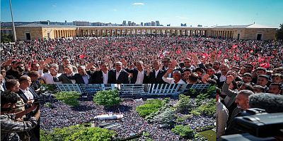 Ankara’da Tarihi Gün, Güvenpark’tan Anıtkabir’e Halkın İradesi Sel Olup Aktı