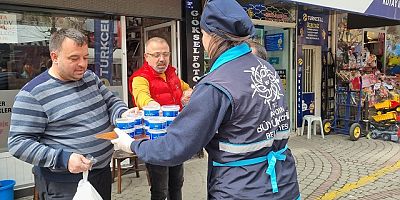 AYDIN BÜYÜKŞEHİR BELEDİYESİ ‘18 MART ÇANAKKALE ZAFERİ VE ŞEHİTLERİ ANMA GÜNÜ’NDE HELVA HAYRI GERÇEKLEŞTİRDİ