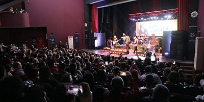 AYDIN BÜYÜKŞEHİR BELEDİYESİ CEM KARACA VE BARIŞ MANÇO’YU KURTALAN EKSPRES KONSERİYLE ANDI