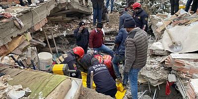 AYDIN BÜYÜKŞEHİR BELEDİYESİ'NİN ARAMA KURTARMA EKİPLERİ DEPREM BÖLGESİNDE ÇALIŞMALARINA BAŞLADI
