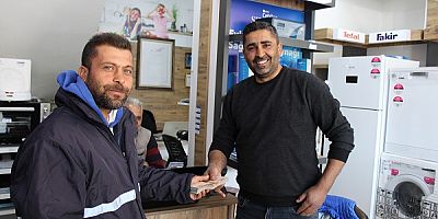 Aydın’da gazete dağıtıcısından “insanlık ölmemiş” dedirten hareket