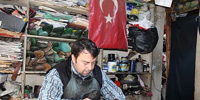 Aydınlı esnafın bayrak hassasiyeti takdir topladı