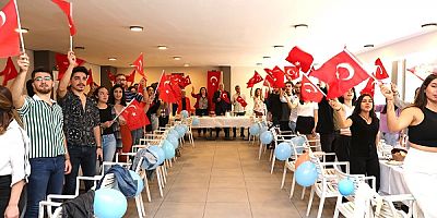 BAŞKAN ATAY ÇAĞDAŞ GENÇLERLE CUMHURİYET YEMEĞİNDE BULUŞTU