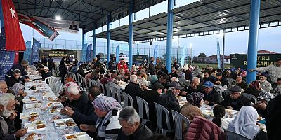 BAŞKAN ÇERÇİOĞLU İNCİRLİOVA'DA KURULAN İFTAR SOFRASINDA VATANDAŞLARLA BİR ARAYA GELDİ