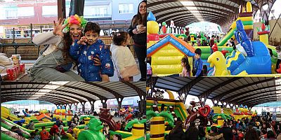 BAŞKAN KIVRAK ÇOCUKLARI KARNE ŞENLİĞİ’YLE SEVİNDİRDİ