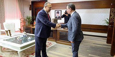 BAŞKAN YETİŞKİN CUMHURİYET BAYRAMI KUTLAMALARINA KATILDI