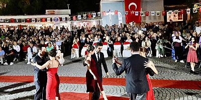 DİDİM’DE ATATÜRK’ÜN SEVDİĞİ ŞARKILAR VE VALS GÖSTERİSİ GERÇEKLEŞTİRİLDİ