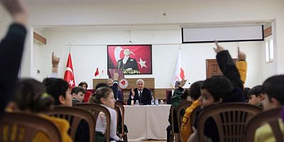 EFELER BELEDİYE BAŞKANI ATAY ÖĞRENCİLERİ AĞIRLADI