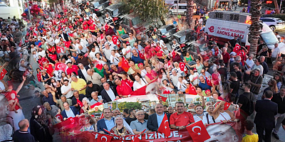 Efeler’de 30 Ağustos Coşkusu: Sokaklar Zafer Yürüyüşü ve Bisiklet Turuyla Dalgalandı
