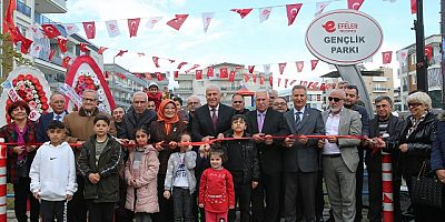 Efeler'de Gençlik Parkı düzenlenen törenle açıldı