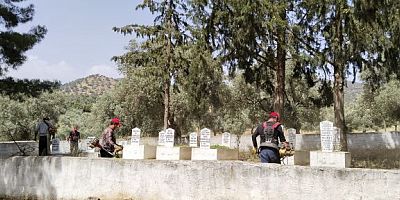 EFELER’İN EKİPLERİNDEN MEZARLIKLARDA KAPSAMLI ÇALIŞMA