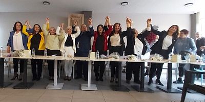İYİ Partili 8 Kadın Aday Birlikte Adaylık Basın Toplantısı Düzenledi