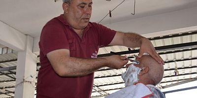 Koçarlı Belediyesi Bayram öncesi berber hizmetine devam ediyor