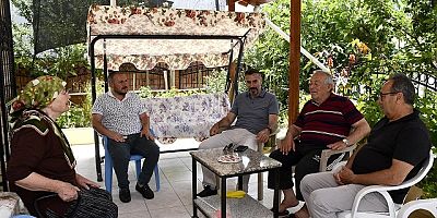 Kuşadası Belediyesi, bakım hizmeti alan babaları unutmadı