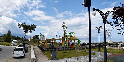 KUŞADASI BELEDİYESİ YEMYEŞİL PARKLARINI GÜVENLİK KAMERASI İLE DONATIYOR
