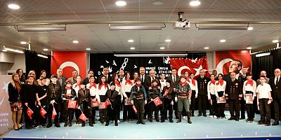 KUŞADASI’NDA İSTİKLAL MARŞI’NIN KABULÜNÜN 103. YIL DÖNÜMÜ KUTLANDI