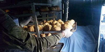 Mehmetçik, Malatya’da sıcak yemek dağıtımına devam ediyor