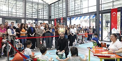 Otizm Merkezi Öğrencilerinden Sanat Sergisi