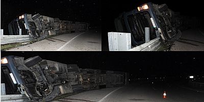 Taşova’da Korkutan Kaza: Virajı Alamayan Kereste Yüklü TIR Devrildi