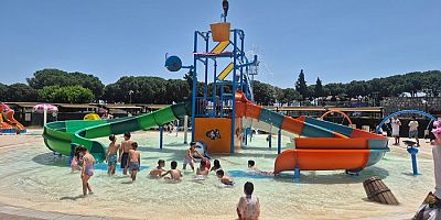Tekstil Park içerisindeki aquapark, hizmetlerini sürdürüyor