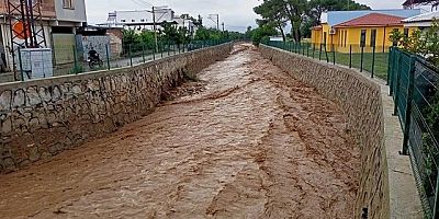  Yenipazar'da sağanak yağış hayatı olumsuz etkiledi