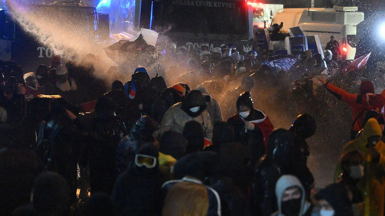 Yerlikaya: 19 Mart'tan itibaren protestolarda 1.418 kişi gözaltına alındı