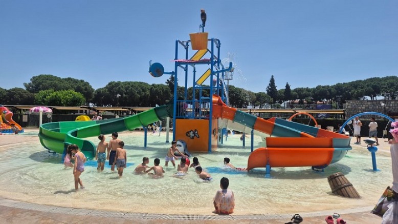 Tekstil Park içerisindeki aquapark, hizmetlerini sürdürüyor